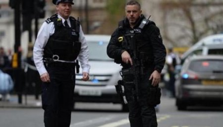 Полиция в Англии обезвредила захватившего заложников мужчину