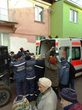 На Житомирщине 60 спасателей погрузили в скорую 370-килограммовую женщину