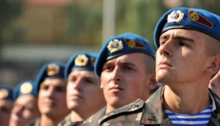 На Украине «декоммунизировали» береты десантников