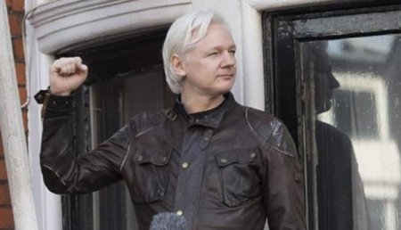 Сами дали: Ассанж признался, откуда у Wikileaks электронные письма Клинтон