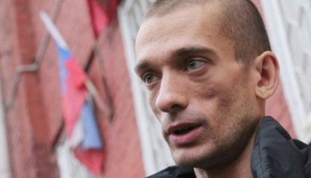 Репрессии против творца: Французский суд оставил Павленского под стражей