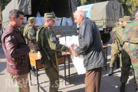 Сирия: Российские военные прибыли в освобождённый от боевиков н. п. в Хомсе (ФОТО)