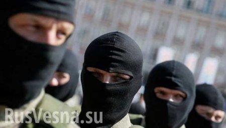 Типичная Украина: В Киеве бандиты в балаклавах штурмовали полицию