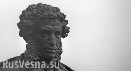 Пушкин виноват! В Молдавии вандалы осквернили памятник великому поэту (ФОТО)