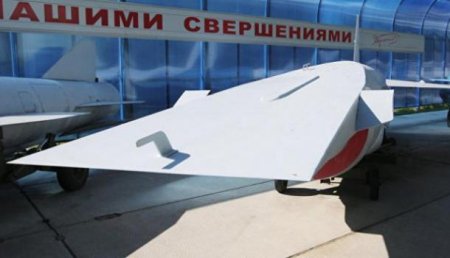 Россия ведет разработки гиперзвукового оружия, заявили в Минобороны