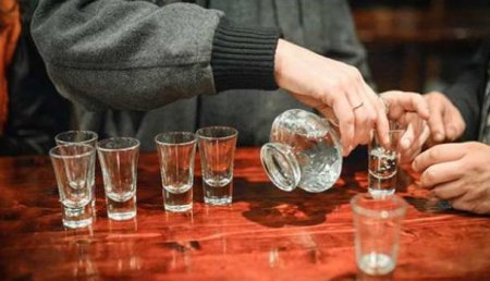 Клин клином: Минздрав предложил запретить продавать алкоголь пьяным