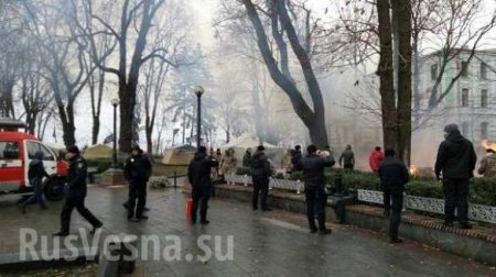 В палаточном городке Саакашвили произошёл пожар (ФОТО)