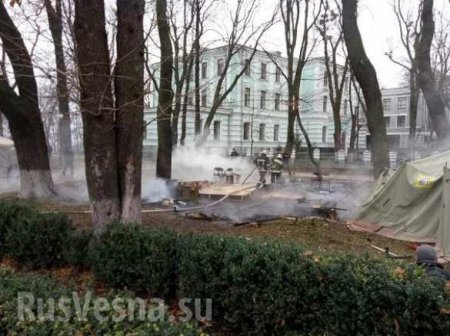 В палаточном городке Саакашвили произошёл пожар (ФОТО)