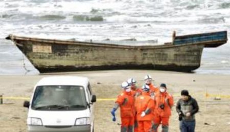 К берегам Японии прибило деревянную лодку с человеческими скелетами