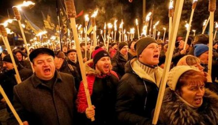 В гости к Порошенко: Участники Евромайдана сегодня пройдут с факельным шествием к администрации президента Украины