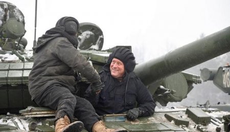 Ознакомился с советским наследием: Генералу США дали проехаться на украинском танке