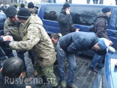 МихоМайдан: в центре Киева — новые стычки полиции и протестующих, растут баррикады (ФОТО, ВИДЕО)