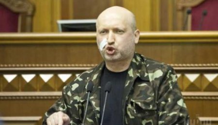 Яценюк рассказал о распоряжении Турчинова применять оружие в Крыму