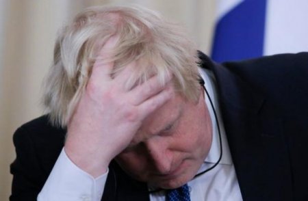 Как министр иностранных дел Великобритании Борис Джонсон изображал из себя клоуна во время визита в Москву