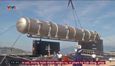 Запуск ракеты комплекса Club-S с вьетнамской подводной лодки