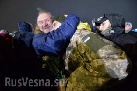 «Плакали и примеряли новую форму ВСУ»: на Украине умиляются вернувшимся карателям (ФОТО)