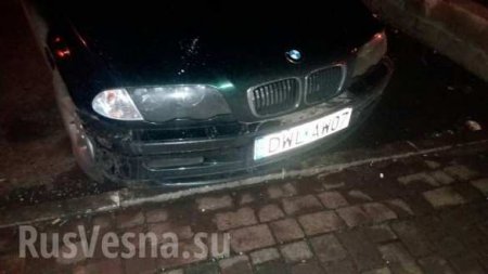 Во Львовской области автомобиль с польскими номерами въехал под городскую елку (ФОТО)
