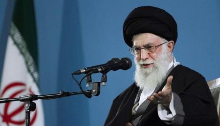 Верховный лидер Ирана признал право граждан на мирный протест