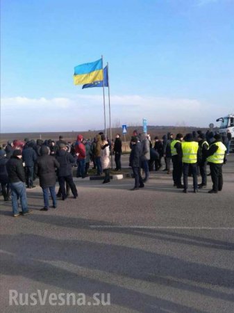 Беспорядки на украинско-польской границе: митингующие перекрыли подходы к КПП (ФОТО, ВИДЕО)