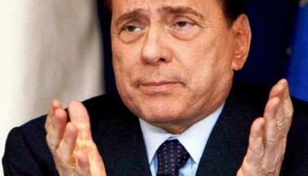 Берлускони поклялся, что никогда не приставал к женщинам