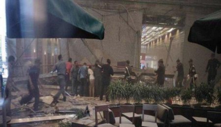 В Индонезии при обрушения здания биржи пострадали 28 человек (ФОТО, ВИДЕО)