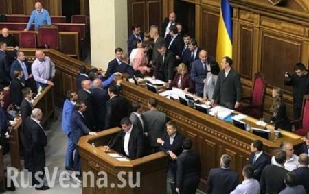 Типичная Украина: В Черкассах «активисты» заставили депутатов голосовать за роспуск горсовета (ФОТО, ВИДЕО 18+)