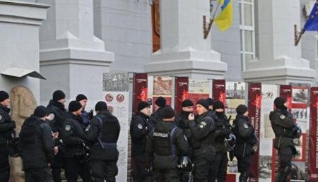 Представители монастыря УПЦ в Киеве поблагодарили верующих за поддержку