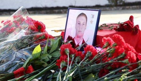 В Краснодаре почтили память погибшего в Сирии летчика Романа Филипова
