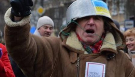 Форс-мажор: У собравшихся пригвоздить Порошенко к столбу позора украли столб