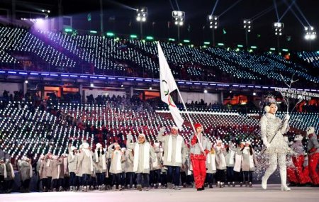 Наши на Олимпиаде: без флага, гимна и знаменосец-волонтер, Tesla в космосе, Москва в снегу, кот в заточении