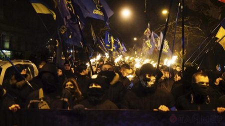 Тягнибок провел в Одессе факельное шествие нацистов
