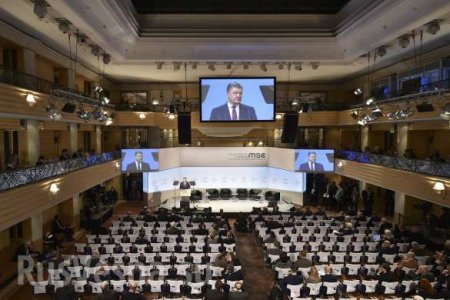 Порошенко на Мюнхенской конференции выступил в почти пустом зале (ФОТОФАКТ)