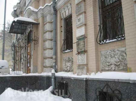 В Киеве украли бронзовый бюст Леси Украинки (ФОТО)