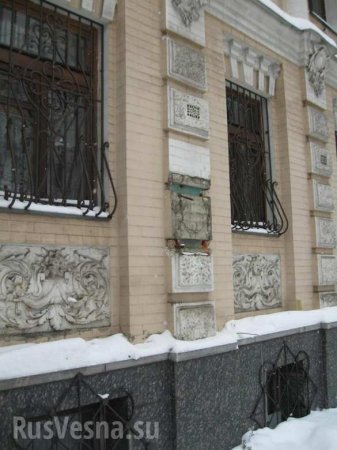 В Киеве украли бронзовый бюст Леси Украинки (ФОТО)