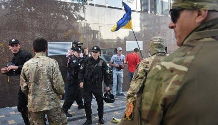 Во Львове радикалы УПА провели антипольское факельное шествие