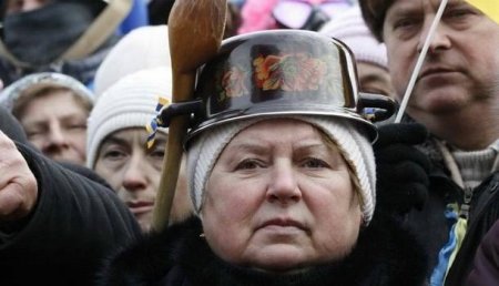 Киевские женщины провели «марш кастрюль» (ВИДЕО)