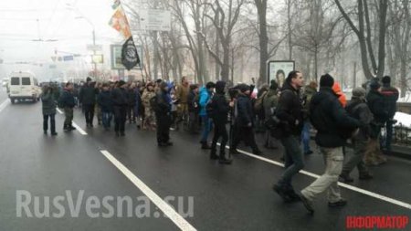 Помешать Порошенко: в центре Киева сторонники Саакашвили прорвались через кордон полиции (ФОТО, ВИДЕО)