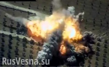 Мощнейший взрыв: ВКС России разнесли в щепки штаб «Аль-Каиды» в Идлибе (ВИДЕО)