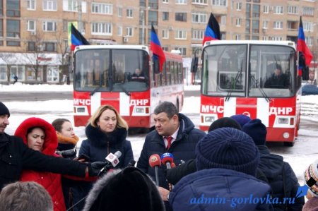 Глава ДНР передал Горловке автобусы, отремонтированные силами МЧС (ФОТО)