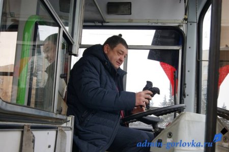 Глава ДНР передал Горловке автобусы, отремонтированные силами МЧС (ФОТО)