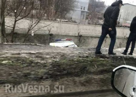 Полицейский автомобиль упал с моста в Одессе (ФОТО)