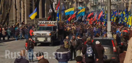 «Уничтожим олигархическую систему!» — неонацисты вышли на марш в центре Киева (ФОТО, ВИДЕО)