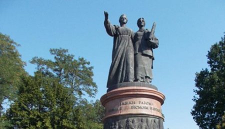 В Раде призвали демонтировать «позорный» памятник дружбе с Россией