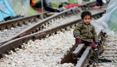Грязные приемы: Французы нашли способ, как не пускать детей-мигрантов