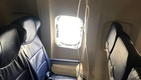 Во время аварии самолета в США пассажирку «высосало» из окна