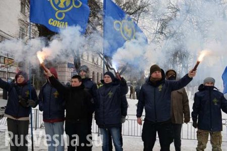 Украинские неонацисты решили, что Порошенко разрешил им захват храмов