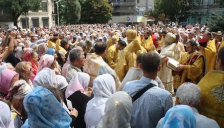 В Украинской православной церкви назвали вмешательством в дела церкви обращение Рады об автокефалии