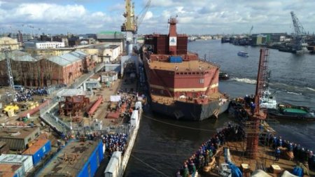 Начата буксировка на Север плавучего атомного энергоблока «Академик Ломоносов»
