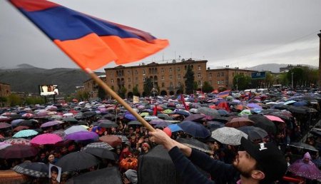 В центре Еревана проходит многотысячный митинг (ПРЯМАЯ ТРАНСЛЯЦИЯ)