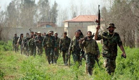 В Сирии жители освобожденного города встают в очередь, чтобы идти в армию